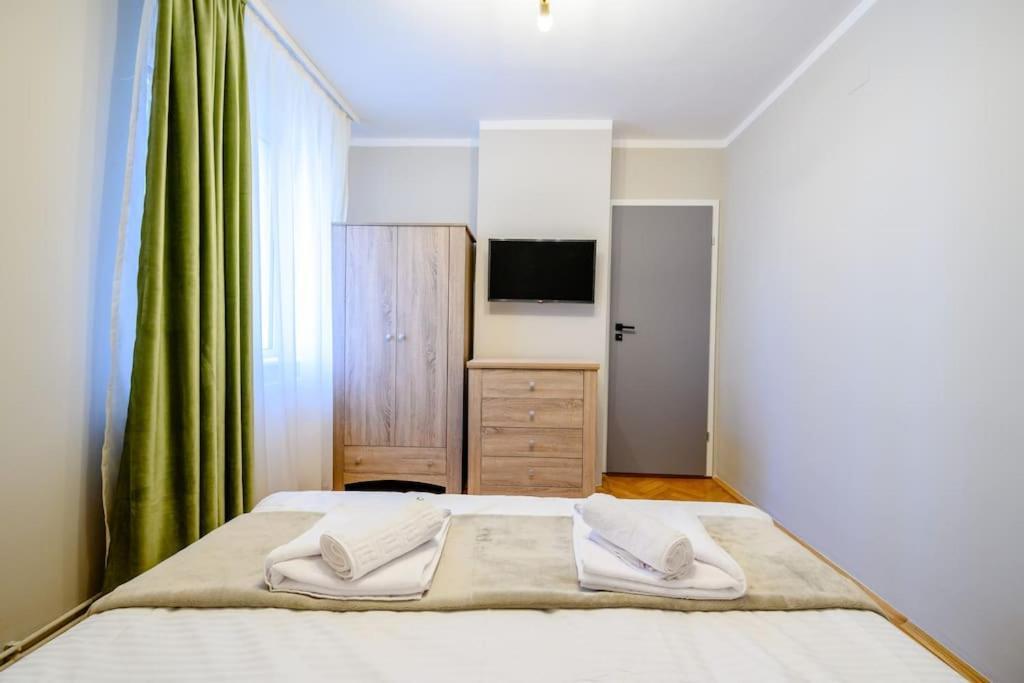 Appartement Smiling Heaven à Bucarest Extérieur photo