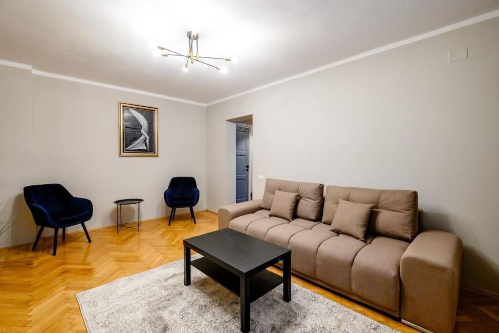 Appartement Smiling Heaven à Bucarest Extérieur photo